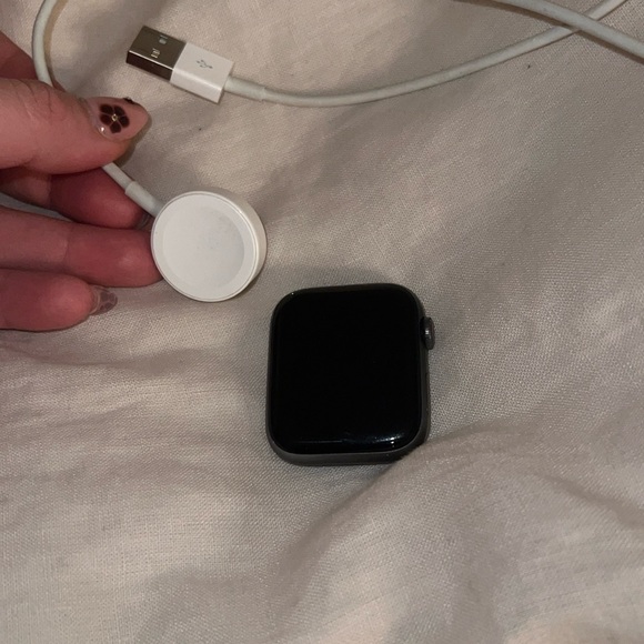 SERIES 5 APPLE WATCH - Picture 3 of 4